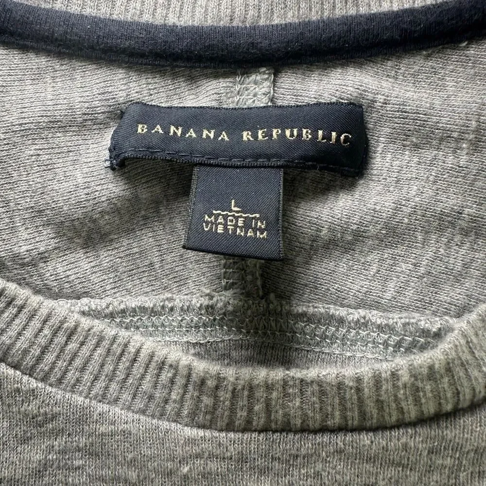 Banana Republic gray neck excellent